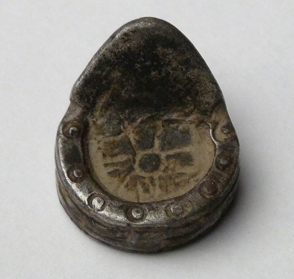 Kubbestol amulett - Bilde 7